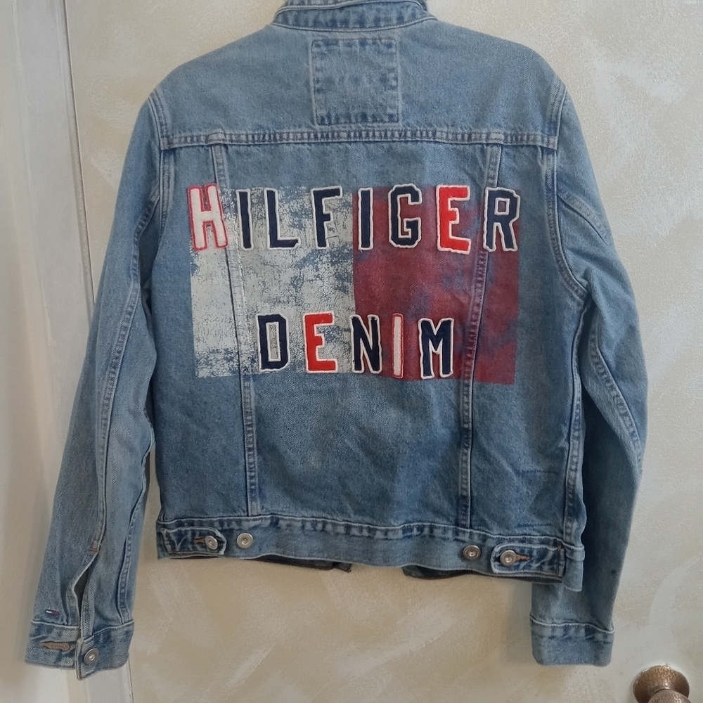 Tommy Hilfiger Men’s Flag Embroidered Spell Out Denim Jacket Trucker